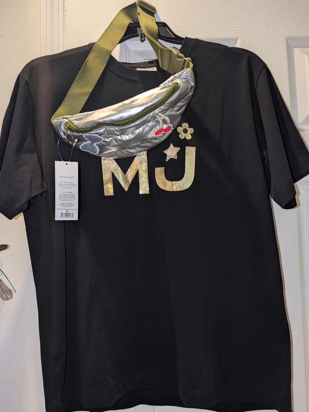 Marc Jacobs Fragrances Perfect Brand Swag & Large T Shirt Belt Bag Bundle